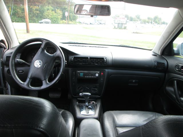 2000 Volkswagen Passat FWD 4dr Sport