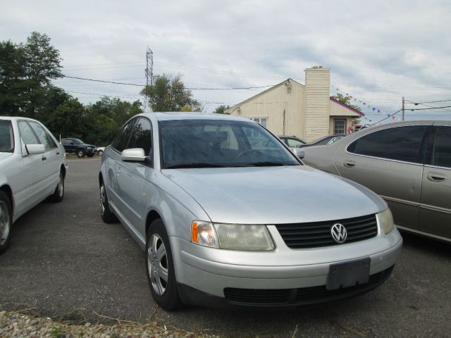 2000 Volkswagen Passat FWD 4dr Sport