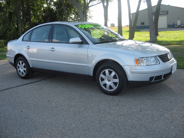 2000 Volkswagen Passat FWD 4dr Sport