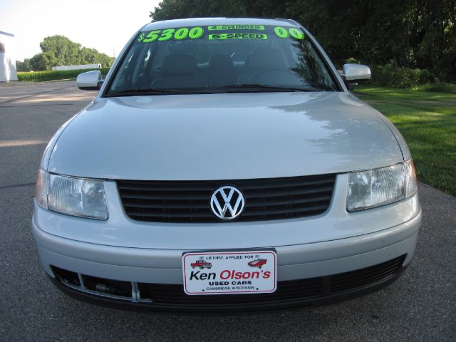 2000 Volkswagen Passat FWD 4dr Sport