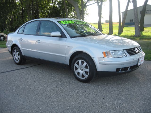 2000 Volkswagen Passat FWD 4dr Sport