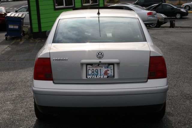 2000 Volkswagen Passat FWD 4dr Sport