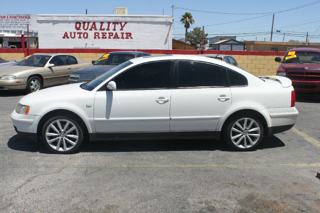 2000 Volkswagen Passat FWD 4dr Sport