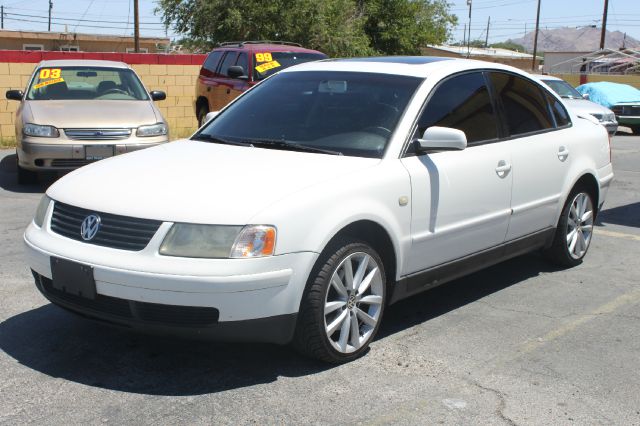 2000 Volkswagen Passat FWD 4dr Sport