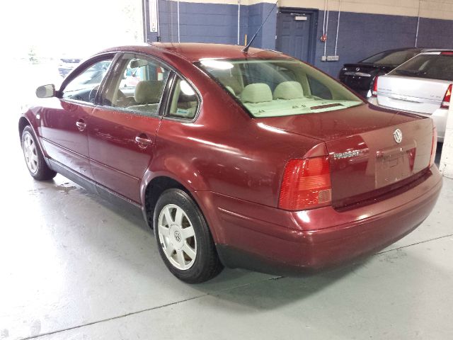 2000 Volkswagen Passat FWD 4dr Sport