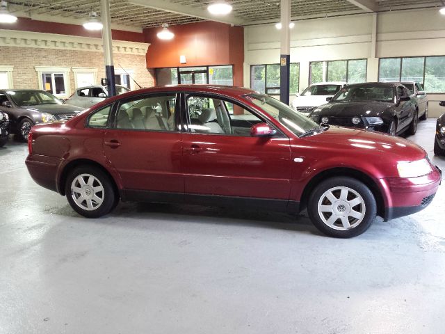 2000 Volkswagen Passat FWD 4dr Sport