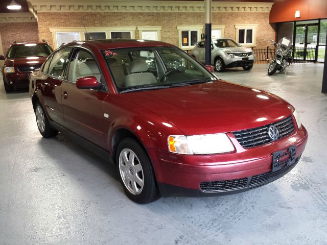 2000 Volkswagen Passat FWD 4dr Sport