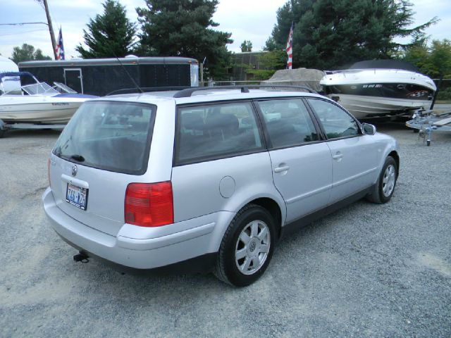 2001 Volkswagen Passat FWD 4dr Sport