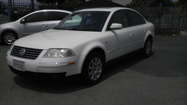 2001 Volkswagen Passat FWD 4dr Sport