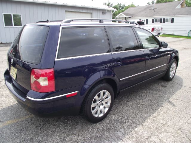 2001 Volkswagen Passat FWD 4dr Sport