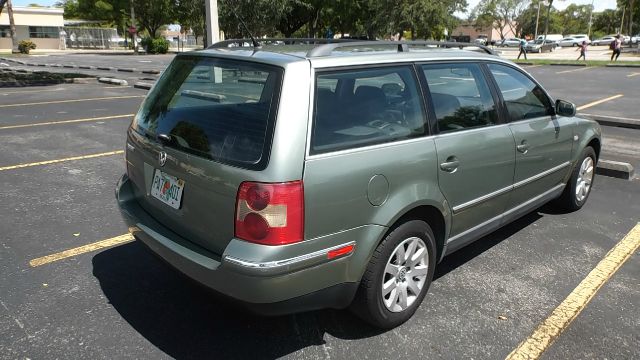 2001 Volkswagen Passat FWD 4dr Sport