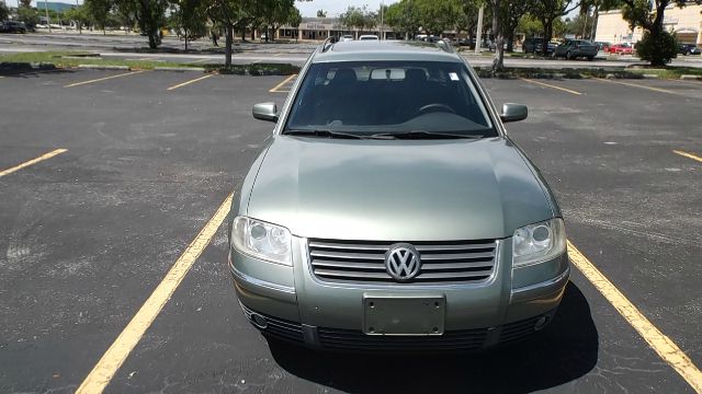 2001 Volkswagen Passat FWD 4dr Sport