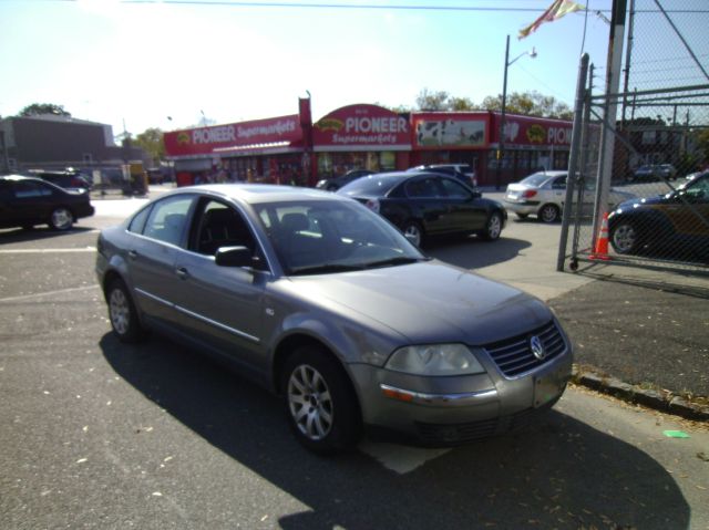 2001 Volkswagen Passat FWD 4dr Sport