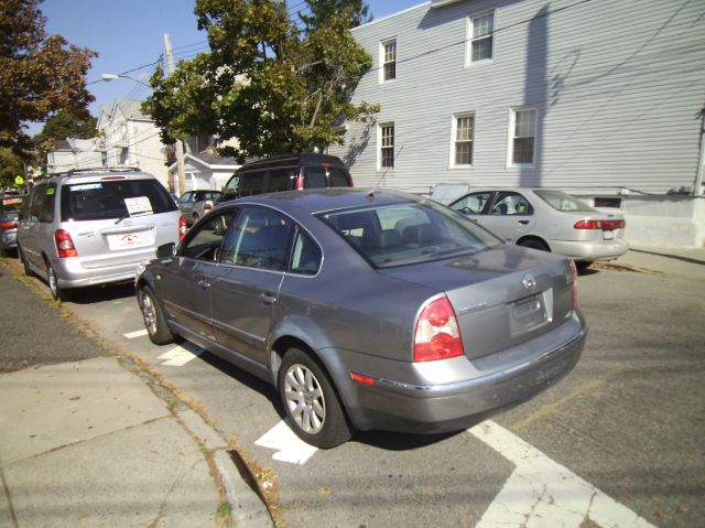 2001 Volkswagen Passat FWD 4dr Sport