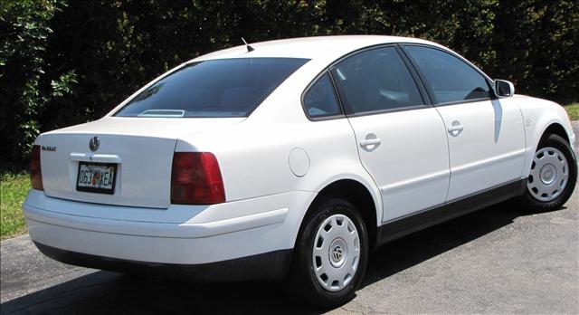 2001 Volkswagen Passat FWD 4dr Sport