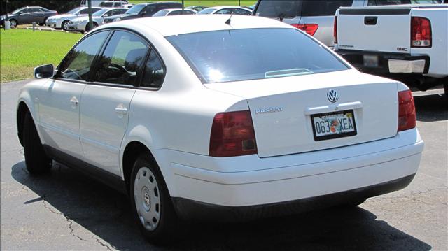 2001 Volkswagen Passat FWD 4dr Sport