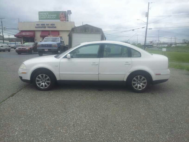 2001 Volkswagen Passat FWD 4dr Sport