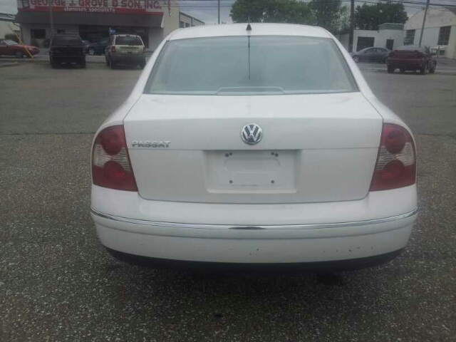 2001 Volkswagen Passat FWD 4dr Sport