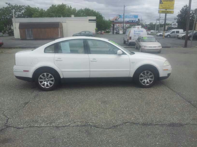 2001 Volkswagen Passat FWD 4dr Sport