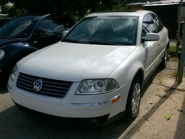 2001 Volkswagen Passat FWD 4dr Sport