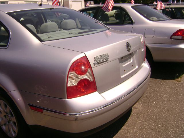 2001 Volkswagen Passat FWD 4dr Sport