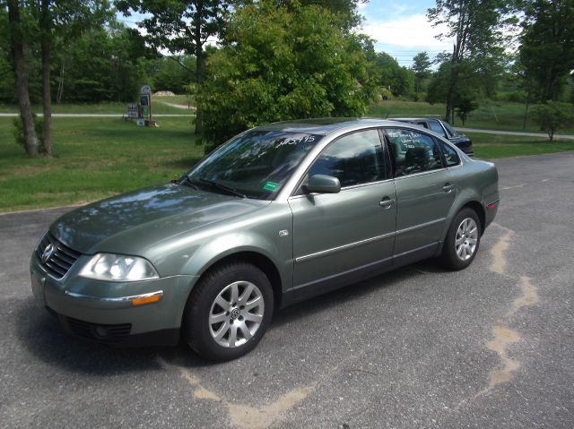 2001 Volkswagen Passat FWD 4dr Sport