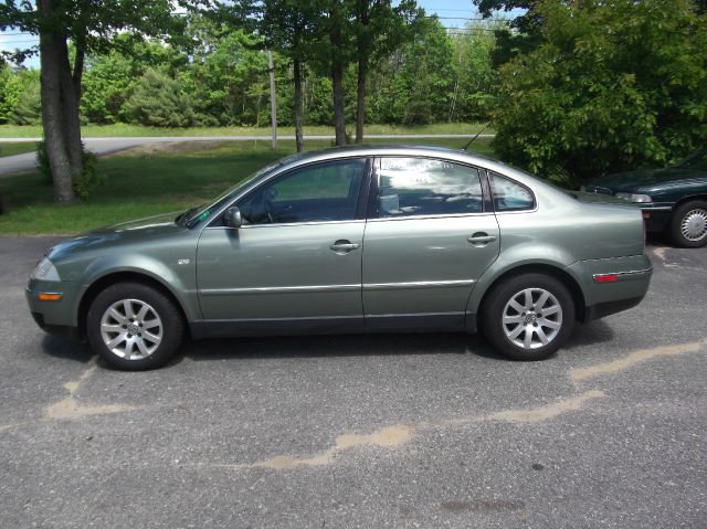 2001 Volkswagen Passat FWD 4dr Sport