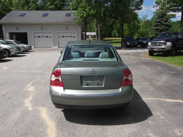 2001 Volkswagen Passat FWD 4dr Sport