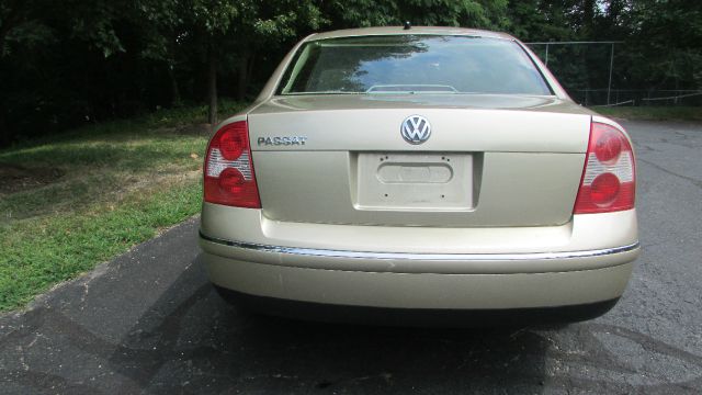 2001 Volkswagen Passat FWD 4dr Sport