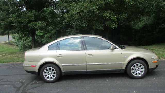 2001 Volkswagen Passat FWD 4dr Sport