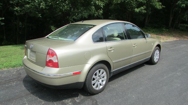 2001 Volkswagen Passat FWD 4dr Sport