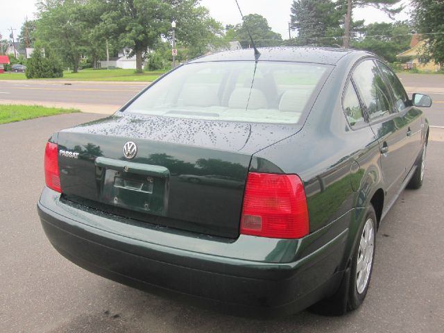 2001 Volkswagen Passat FWD 4dr Sport