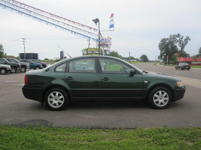 2001 Volkswagen Passat FWD 4dr Sport