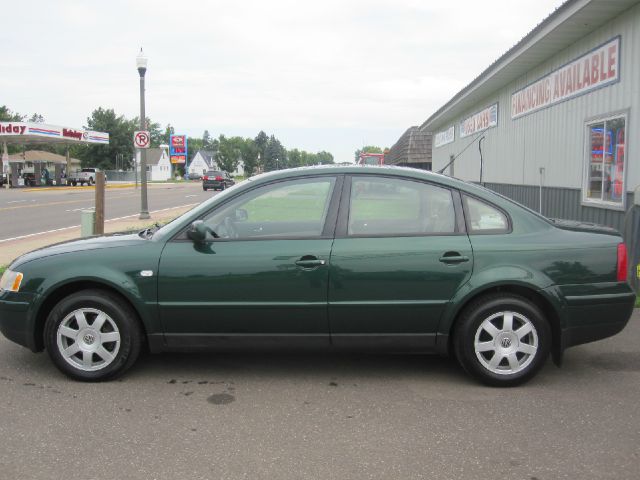 2001 Volkswagen Passat FWD 4dr Sport