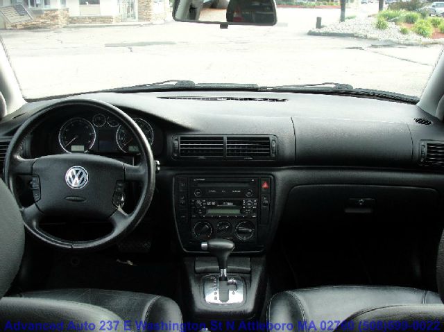 2001 Volkswagen Passat FWD 4dr Sport