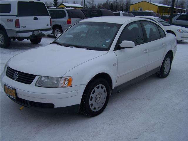 2001 Volkswagen Passat FWD 4dr Sport