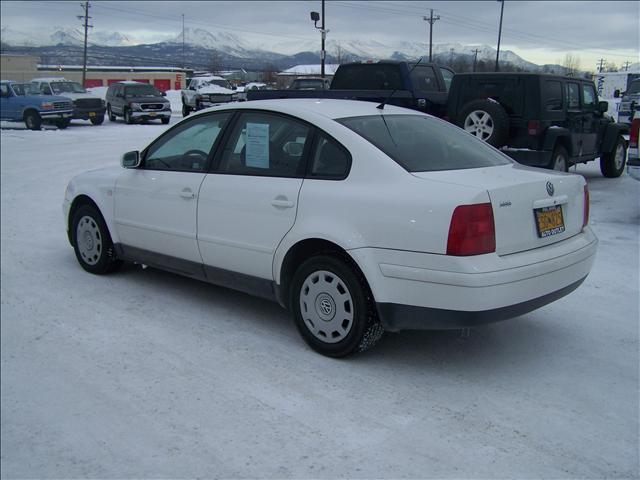 2001 Volkswagen Passat FWD 4dr Sport