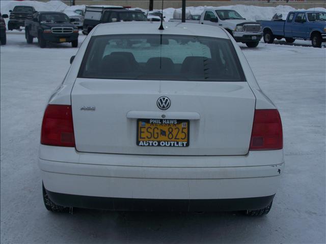 2001 Volkswagen Passat FWD 4dr Sport