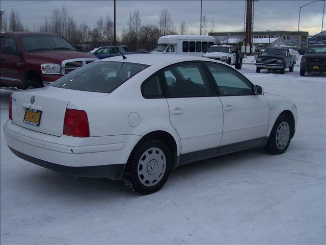 2001 Volkswagen Passat FWD 4dr Sport