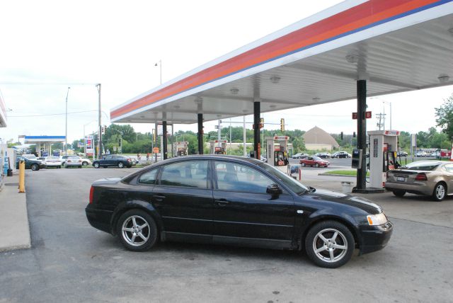 2001 Volkswagen Passat FWD 4dr Sport