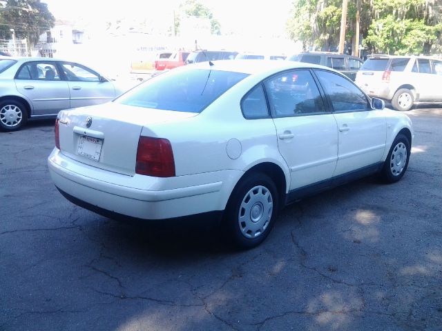 2001 Volkswagen Passat FWD 4dr Sport