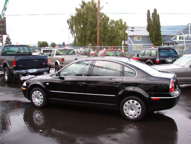 2001 Volkswagen Passat FWD 4dr Sport