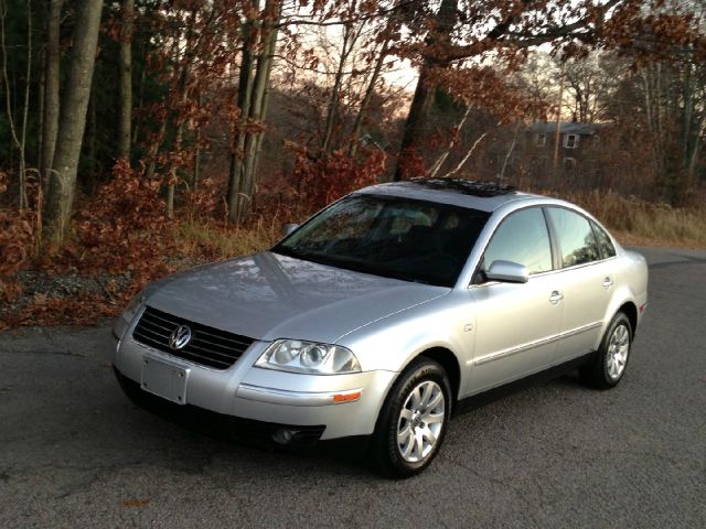 2001 Volkswagen Passat FWD 4dr Sport