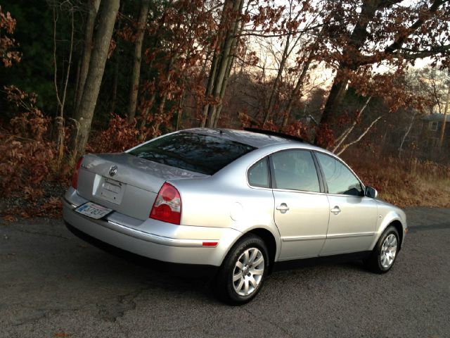 2001 Volkswagen Passat FWD 4dr Sport