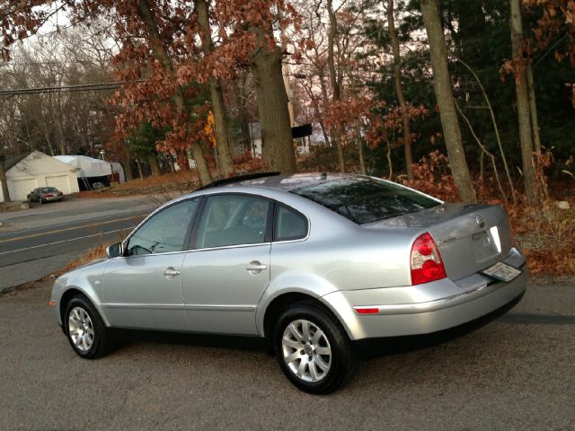 2001 Volkswagen Passat FWD 4dr Sport