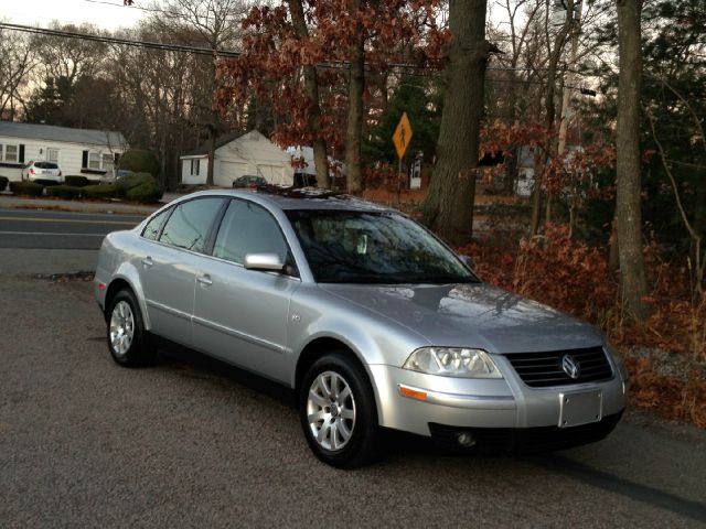 2001 Volkswagen Passat FWD 4dr Sport