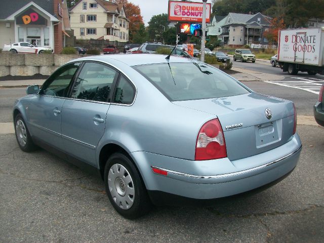 2001 Volkswagen Passat FWD 4dr Sport