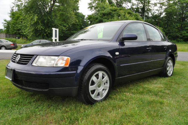 2001 Volkswagen Passat FWD 4dr Sport