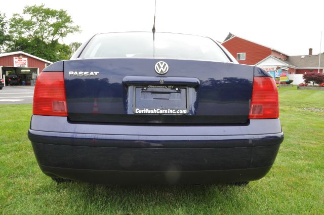 2001 Volkswagen Passat FWD 4dr Sport