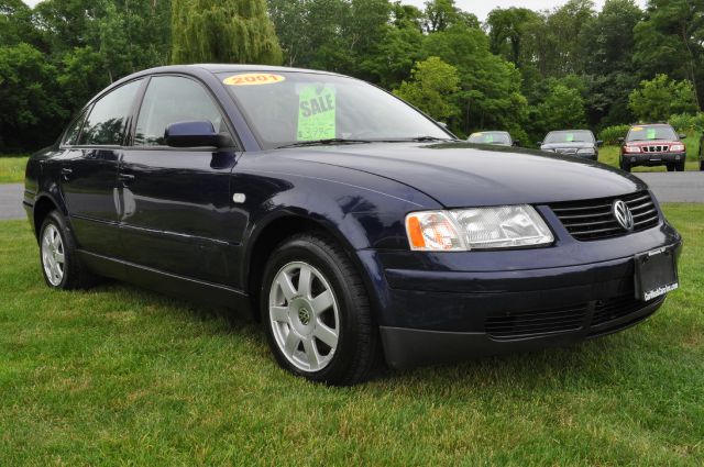 2001 Volkswagen Passat FWD 4dr Sport